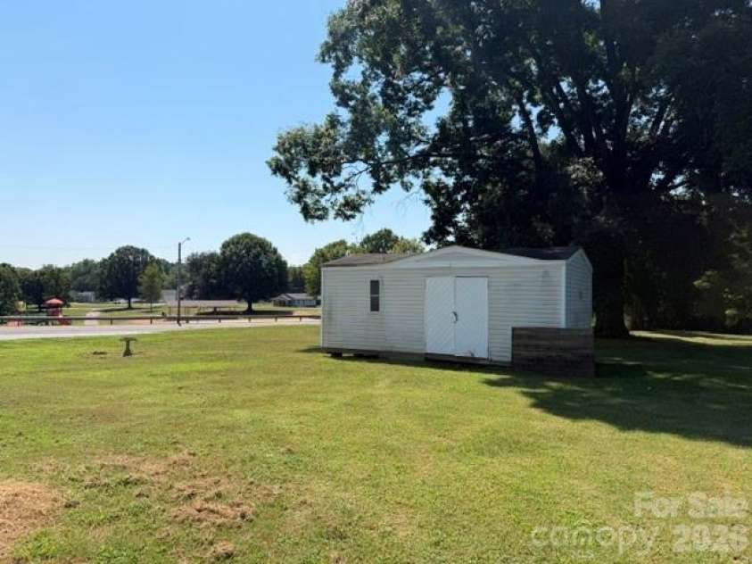 1722 Unity Drive, Statesville, NC 28625.  MLS# CAR4420858, YatesRealty ID 49313. 