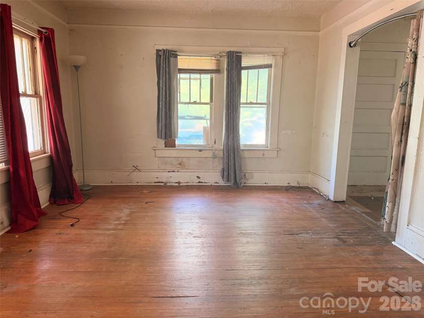 57 Mardell Circle, Asheville, NC 28806.  MLS# CAR4421293, YatesRealty ID 49314. 