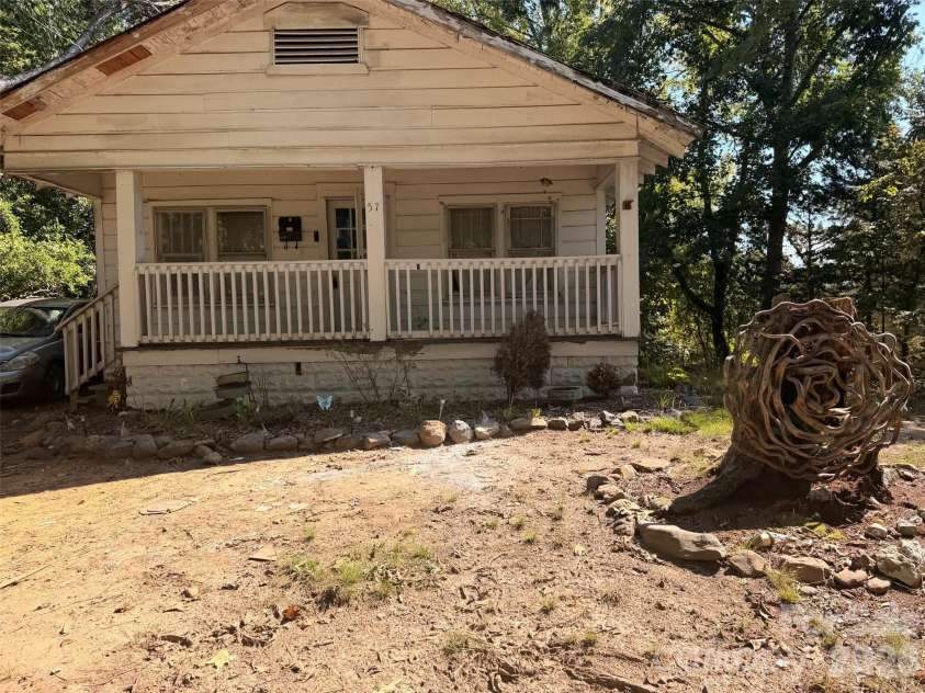 57 Mardell Circle, Asheville, NC 28806.  MLS# CAR4421293, YatesRealty ID 49314. 