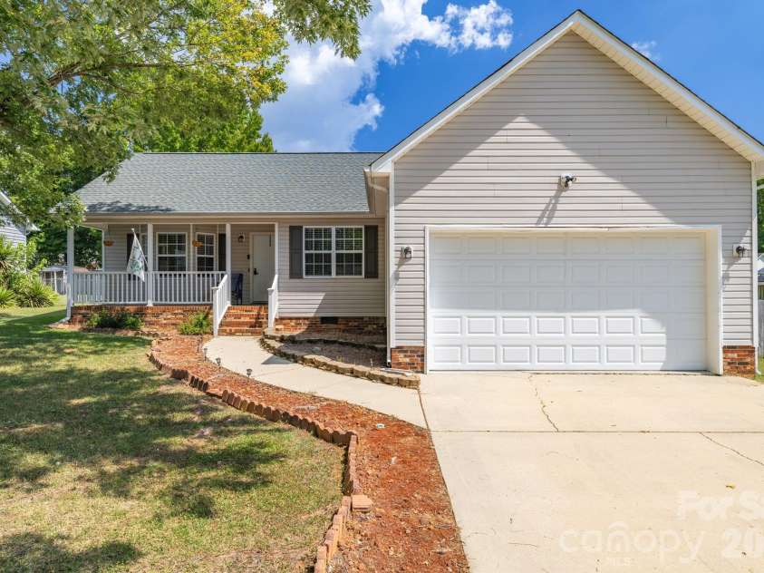 21 Oak Meadow Lane, Thomasville, NC 27360.  MLS# CAR4422187, YatesRealty ID 49316. 