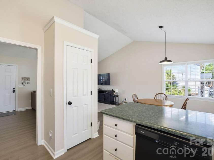 21 Oak Meadow Lane, Thomasville, NC 27360.  MLS# CAR4422187, YatesRealty ID 49316. 