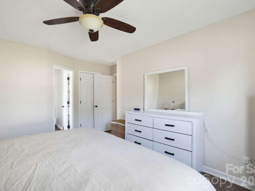 21 Oak Meadow Lane, Thomasville, NC 27360.  MLS# CAR4422187, YatesRealty ID 49316. 