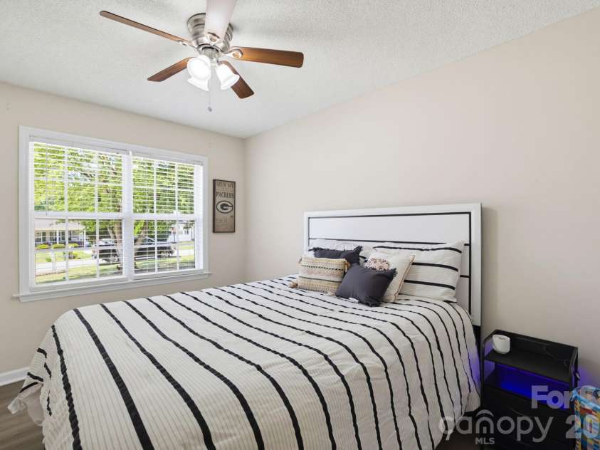 21 Oak Meadow Lane, Thomasville, NC 27360.  MLS# CAR4422187, YatesRealty ID 49316. 