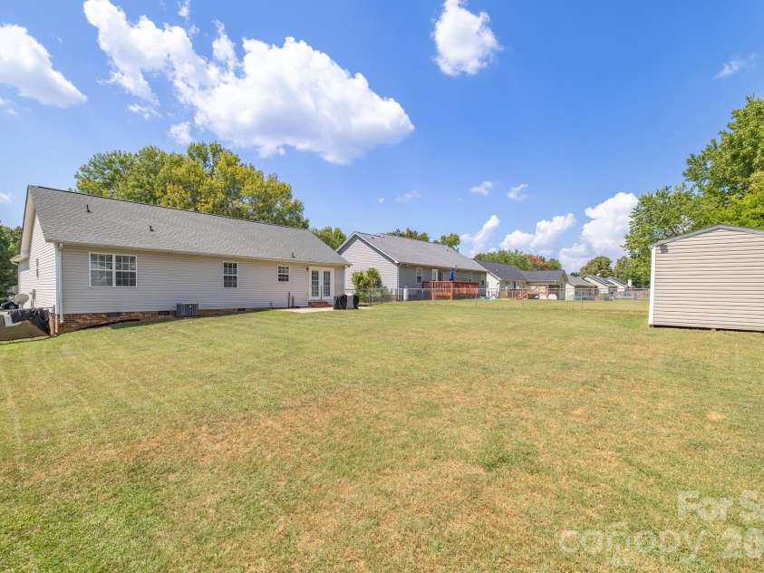 21 Oak Meadow Lane, Thomasville, NC 27360.  MLS# CAR4422187, YatesRealty ID 49316. 
