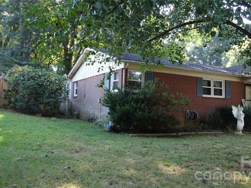 801 Tryon Street, Shelby, NC 28150.  MLS# CAR4422306, YatesRealty ID 49317. 