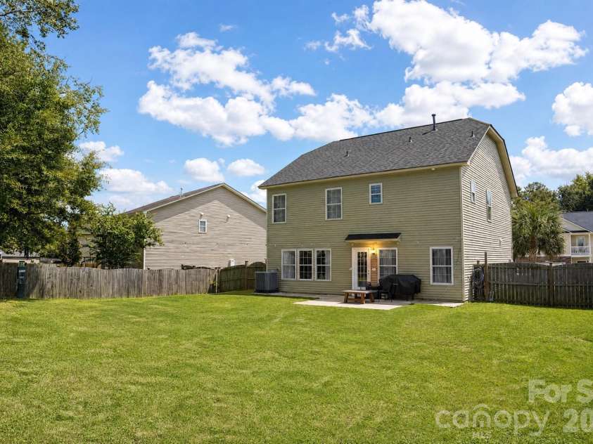 612 Colony Lakes Drive, Lexington, SC 29073.  MLS# CAR4421826, YatesRealty ID 49318. 