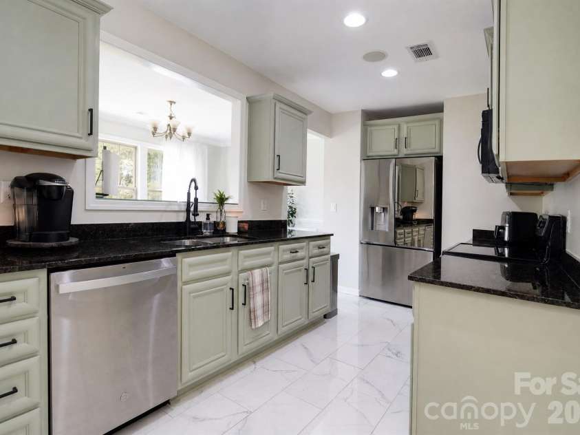 612 Colony Lakes Drive, Lexington, SC 29073.  MLS# CAR4421826, YatesRealty ID 49318. 