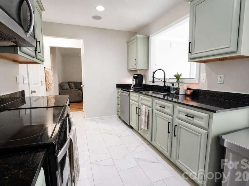 612 Colony Lakes Drive, Lexington, SC 29073.  MLS# CAR4421826, YatesRealty ID 49318. 