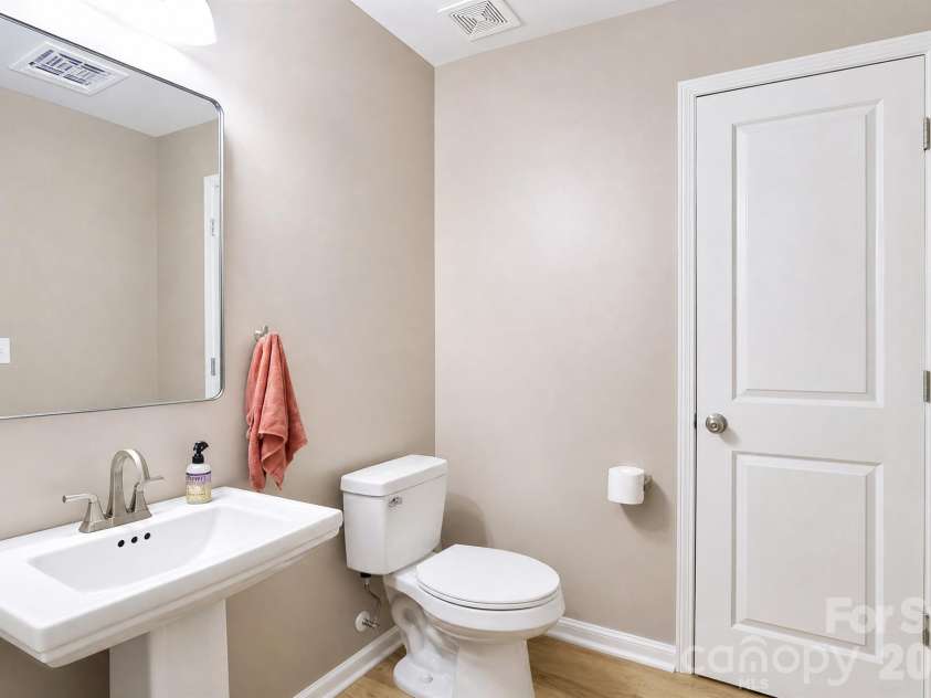 612 Colony Lakes Drive, Lexington, SC 29073.  MLS# CAR4421826, YatesRealty ID 49318. Half bath on main