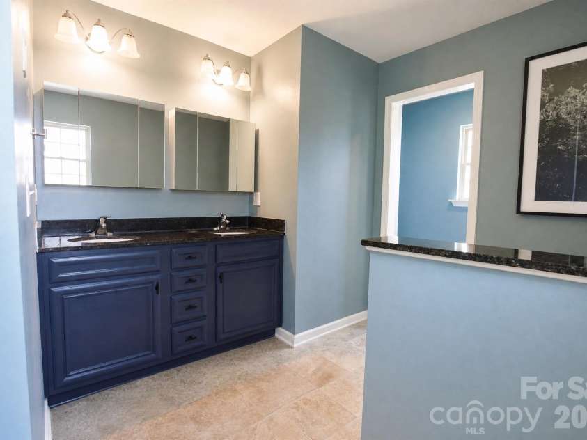 612 Colony Lakes Drive, Lexington, SC 29073.  MLS# CAR4421826, YatesRealty ID 49318. Primary bath