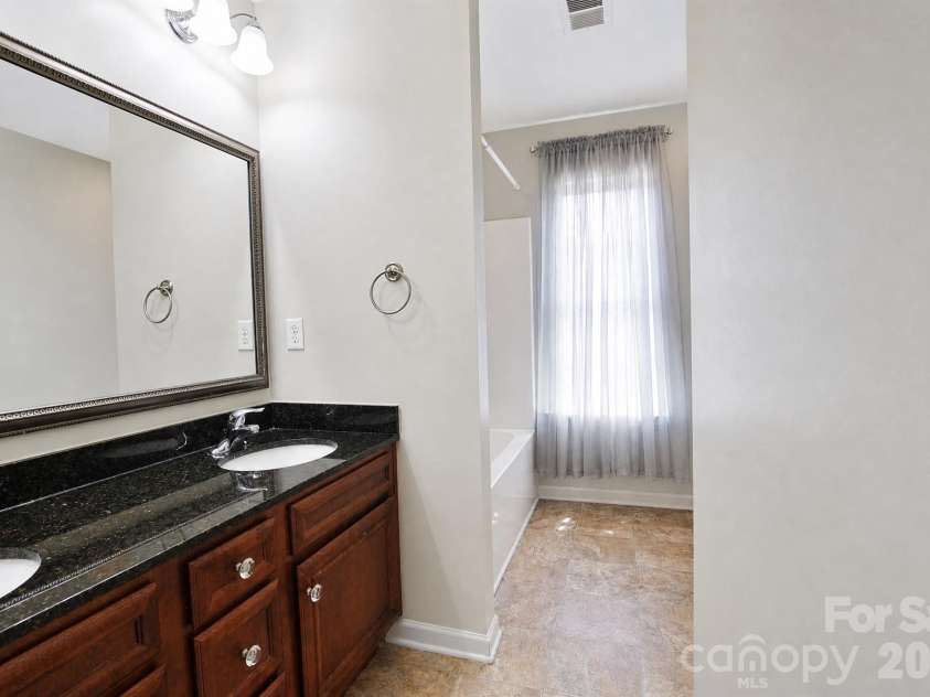 612 Colony Lakes Drive, Lexington, SC 29073.  MLS# CAR4421826, YatesRealty ID 49318. Upstairs full bath