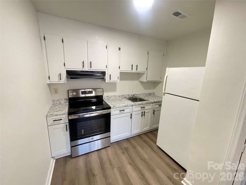 810 Dalton Street, Gastonia, NC 28052.  MLS# CAR4422314, YatesRealty ID 49319. 