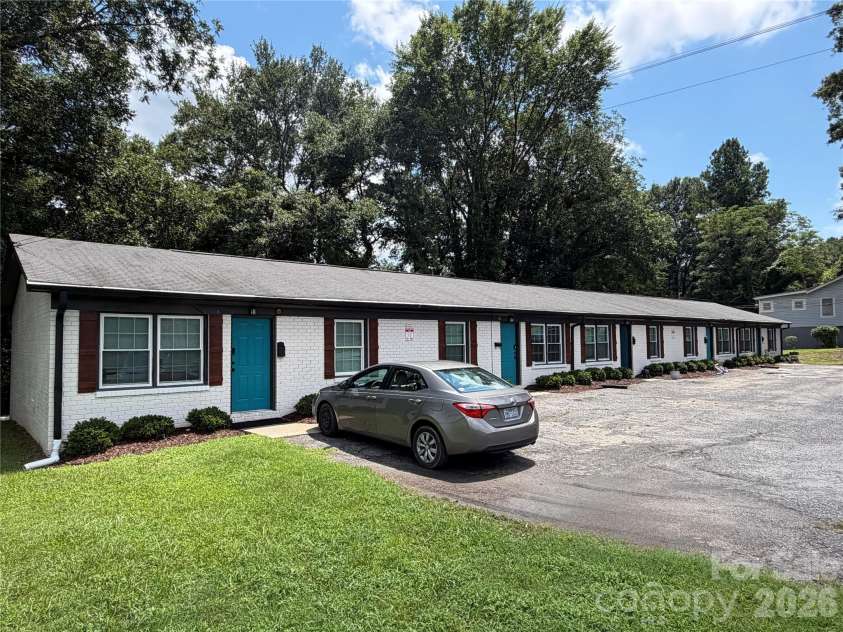 810 Dalton Street, Gastonia, NC 28052.  MLS# CAR4422314, YatesRealty ID 49319. 