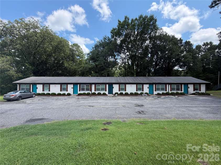 810 Dalton Street, Gastonia, NC 28052.  MLS# CAR4422314, YatesRealty ID 49319. 
