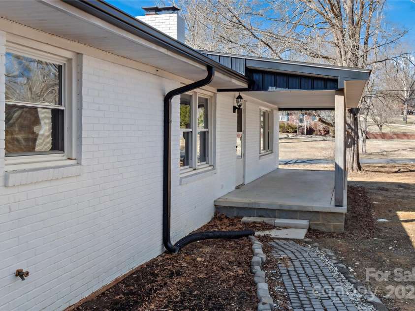 392 Avon Street, Mocksville, NC 27028.  MLS# CAR4222383, YatesRealty ID 4932. 