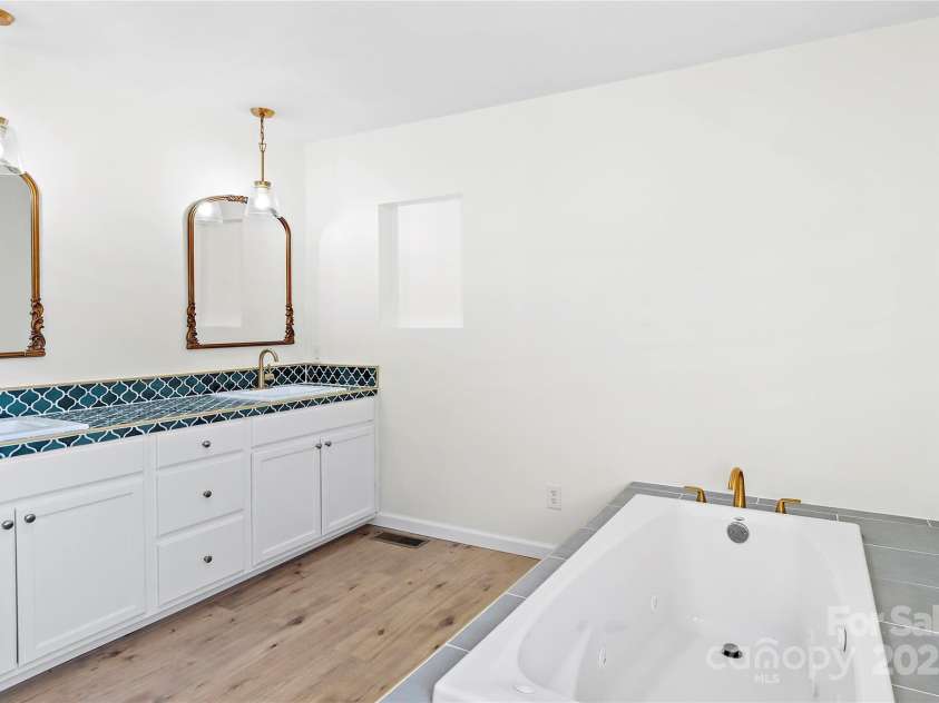 392 Avon Street, Mocksville, NC 27028.  MLS# CAR4222383, YatesRealty ID 4932. 