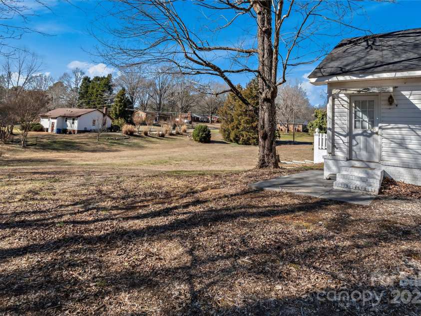 392 Avon Street, Mocksville, NC 27028.  MLS# CAR4222383, YatesRealty ID 4932. 