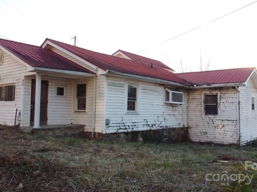 98 Lower Glady Fork Road, Candler, NC 28715.  MLS# CAR4329971, YatesRealty ID 4932. 