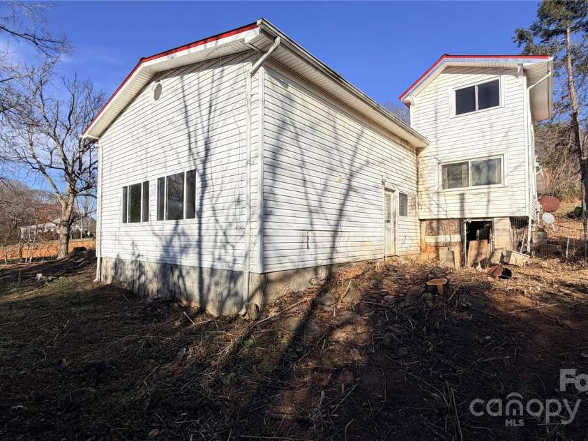 98 Lower Glady Fork Road, Candler, NC 28715.  MLS# CAR4329971, YatesRealty ID 4932. 