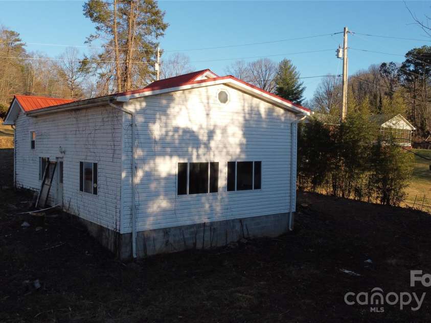 98 Lower Glady Fork Road, Candler, NC 28715.  MLS# CAR4329971, YatesRealty ID 4932. 