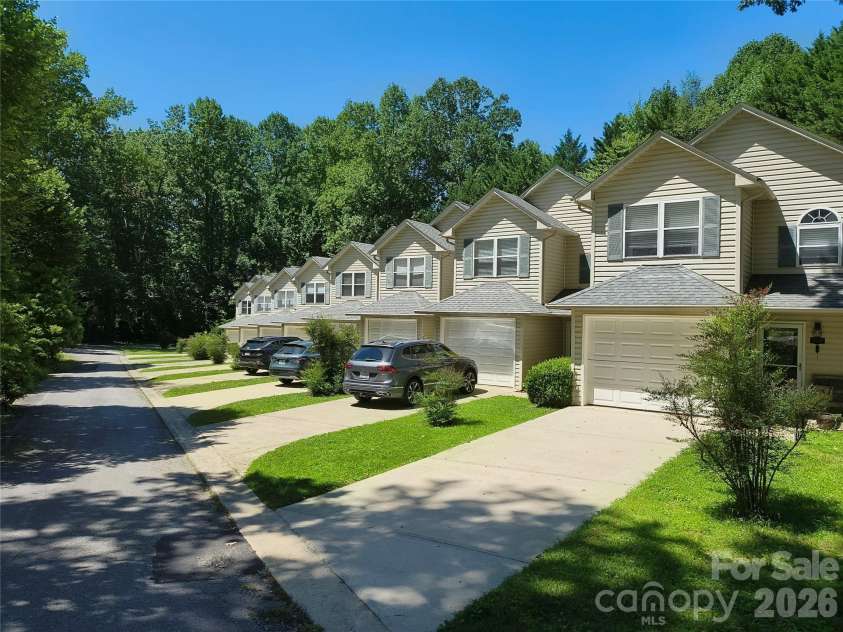102 Park Lane, Black Mountain, NC 28711.  MLS# CAR4422316, YatesRealty ID 49320. 