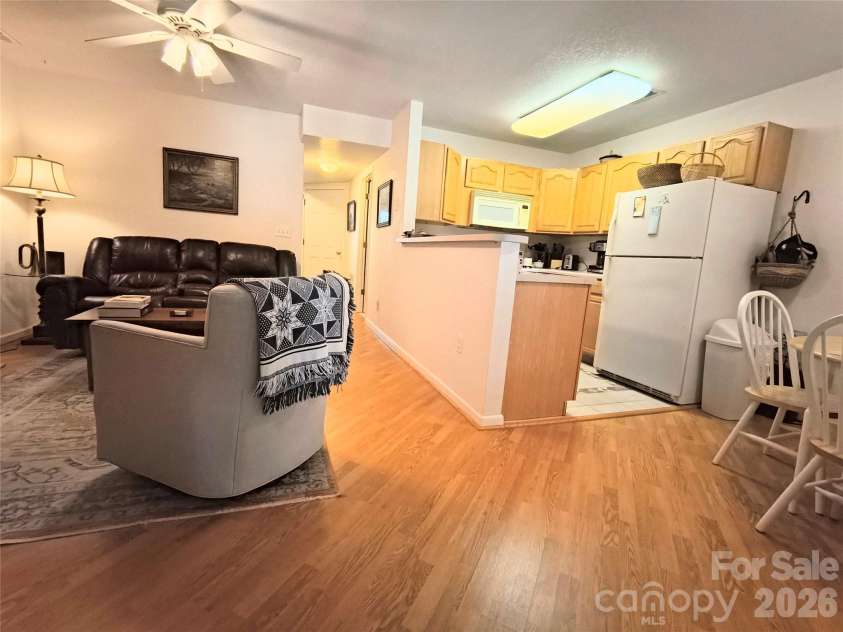 102 Park Lane, Black Mountain, NC 28711.  MLS# CAR4422316, YatesRealty ID 49320. 