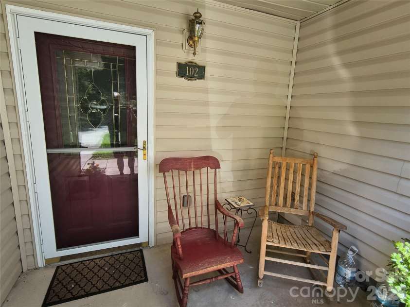 102 Park Lane, Black Mountain, NC 28711.  MLS# CAR4422316, YatesRealty ID 49320. 