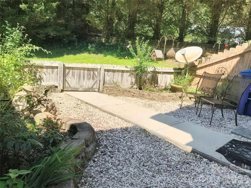 102 Park Lane, Black Mountain, NC 28711.  MLS# CAR4422316, YatesRealty ID 49320. 