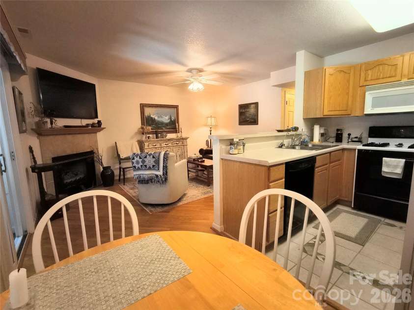 102 Park Lane, Black Mountain, NC 28711.  MLS# CAR4422316, YatesRealty ID 49320. 