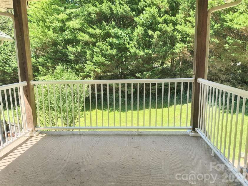 102 Park Lane, Black Mountain, NC 28711.  MLS# CAR4422316, YatesRealty ID 49320. 