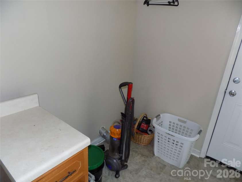 201 Horsley Avenue, Belmont, NC 28012.  MLS# CAR4422333, YatesRealty ID 49321. Laundry Room