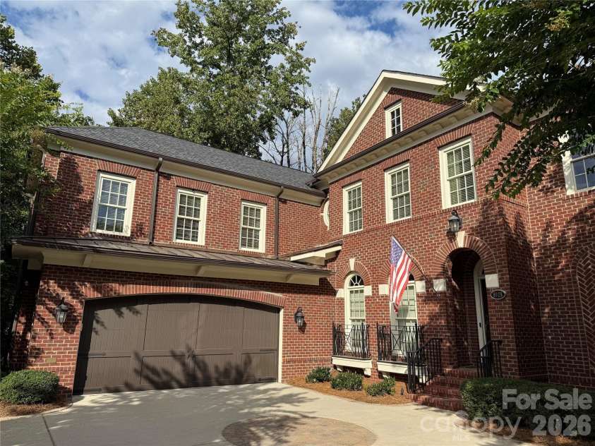 8928 Heydon Hall Circle, Charlotte, NC 28210.  MLS# CAR4297775, YatesRealty ID 49323. All brick home in Heydon Hall.