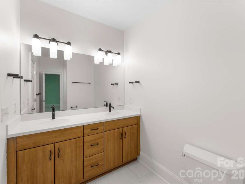 8928 Heydon Hall Circle, Charlotte, NC 28210.  MLS# CAR4297775, YatesRealty ID 49323. Full bath that has been recently renovated