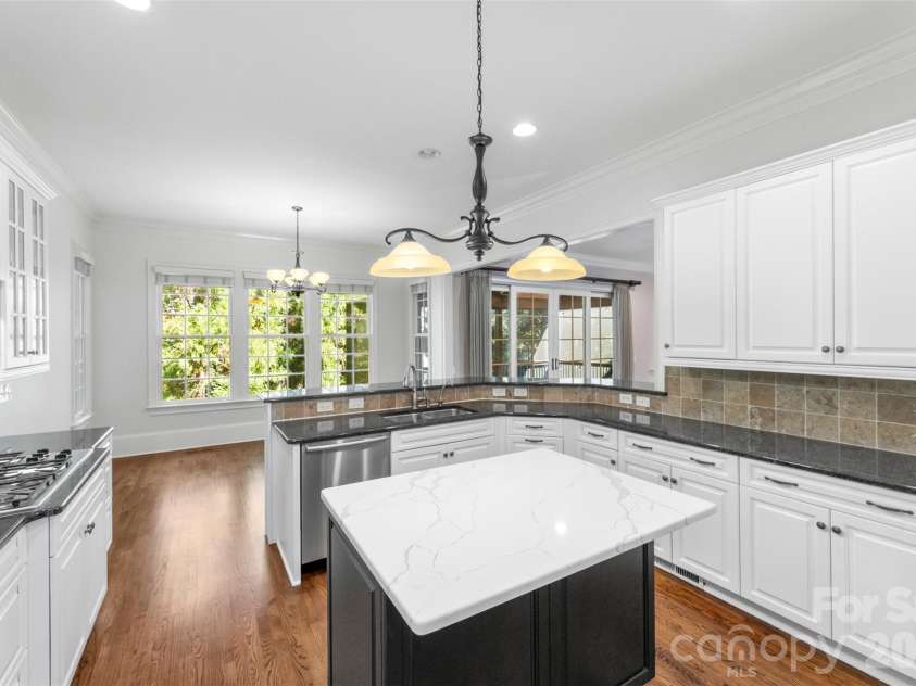 8928 Heydon Hall Circle, Charlotte, NC 28210.  MLS# CAR4297775, YatesRealty ID 49323. Kitchen with plenty of counterspace and island.