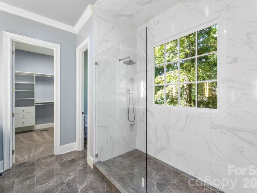 8928 Heydon Hall Circle, Charlotte, NC 28210.  MLS# CAR4297775, YatesRealty ID 49323. Updated Primary Bath