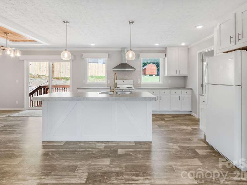 162 Phillips Valley Road, Mars Hill, NC 28754.  MLS# CAR4417613, YatesRealty ID 49327. 