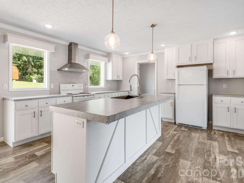 162 Phillips Valley Road, Mars Hill, NC 28754.  MLS# CAR4417613, YatesRealty ID 49327. 