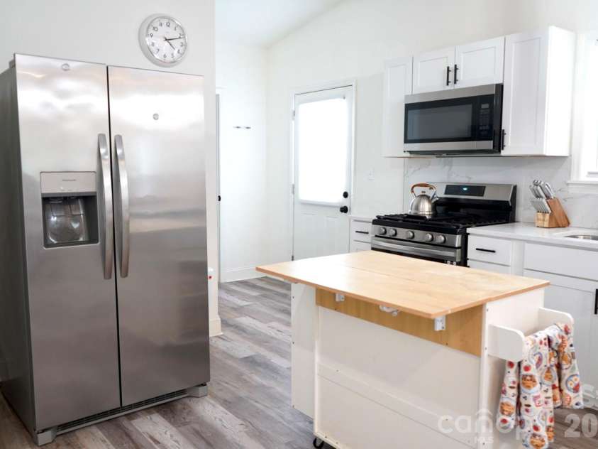 302 Cedar Street, Lancaster, SC 29720.  MLS# CAR4422336, YatesRealty ID 49328. 