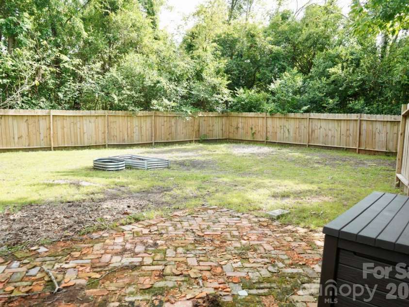 302 Cedar Street, Lancaster, SC 29720.  MLS# CAR4422336, YatesRealty ID 49328. 