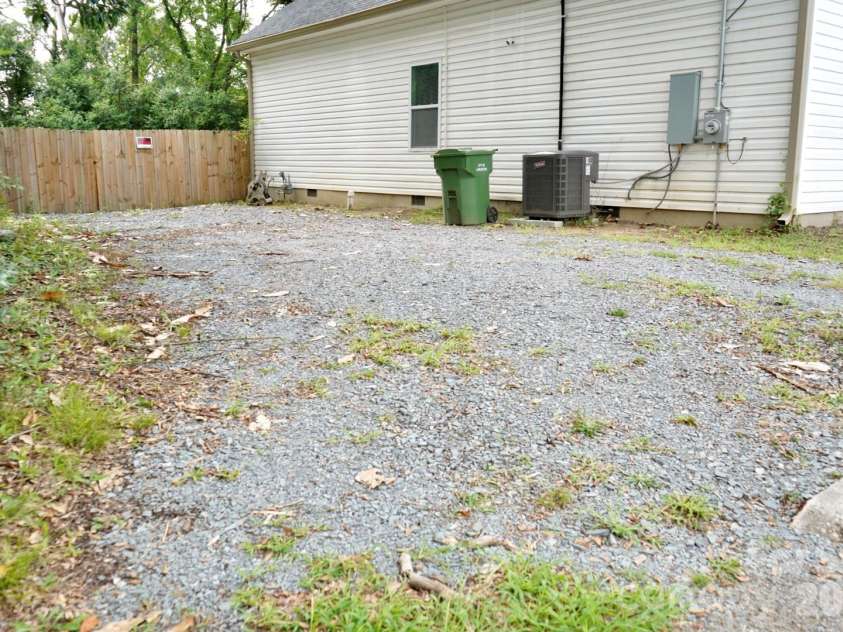 302 Cedar Street, Lancaster, SC 29720.  MLS# CAR4422336, YatesRealty ID 49328. 