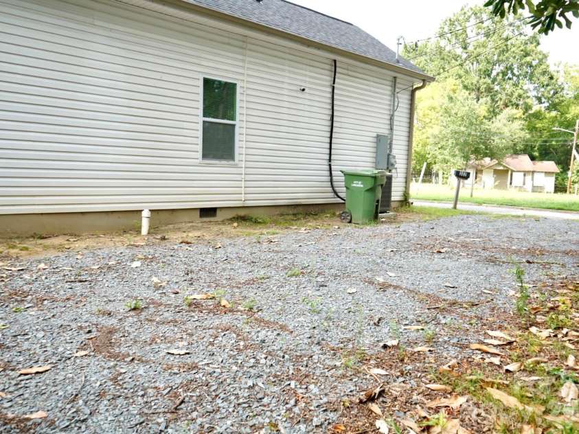302 Cedar Street, Lancaster, SC 29720.  MLS# CAR4422336, YatesRealty ID 49328. 