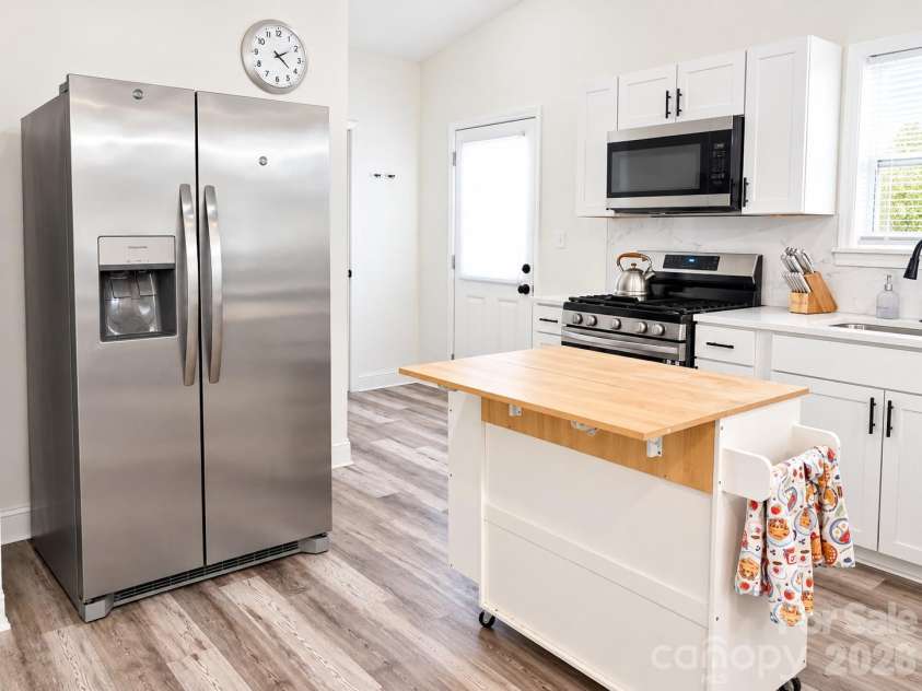 302 Cedar Street, Lancaster, SC 29720.  MLS# CAR4422336, YatesRealty ID 49328. 
