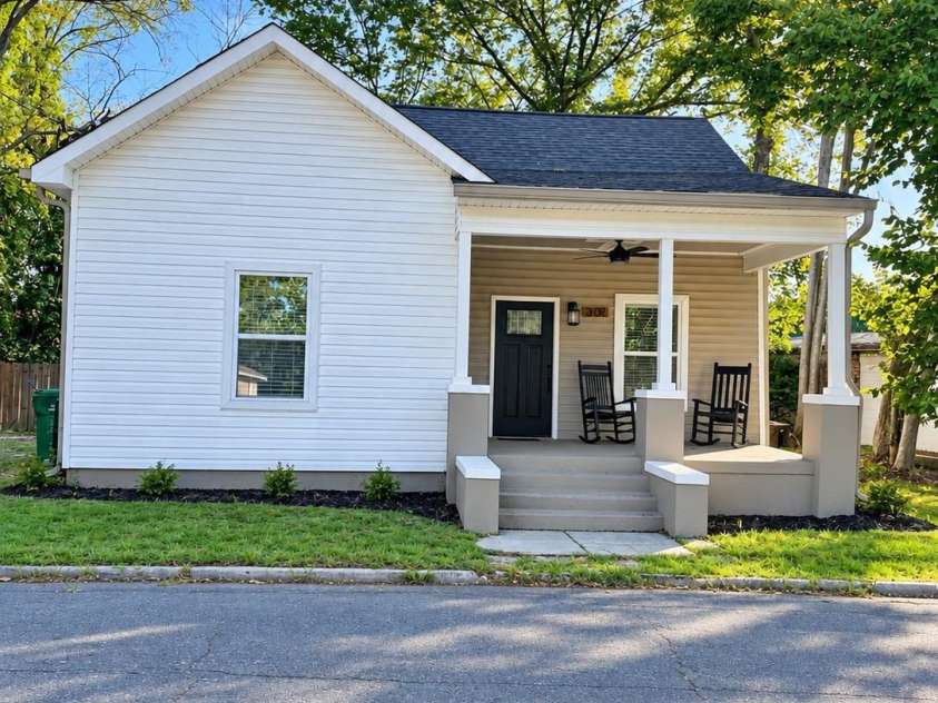 302 Cedar Street, Lancaster, SC 29720.  MLS# CAR4422336, YatesRealty ID 49328. 