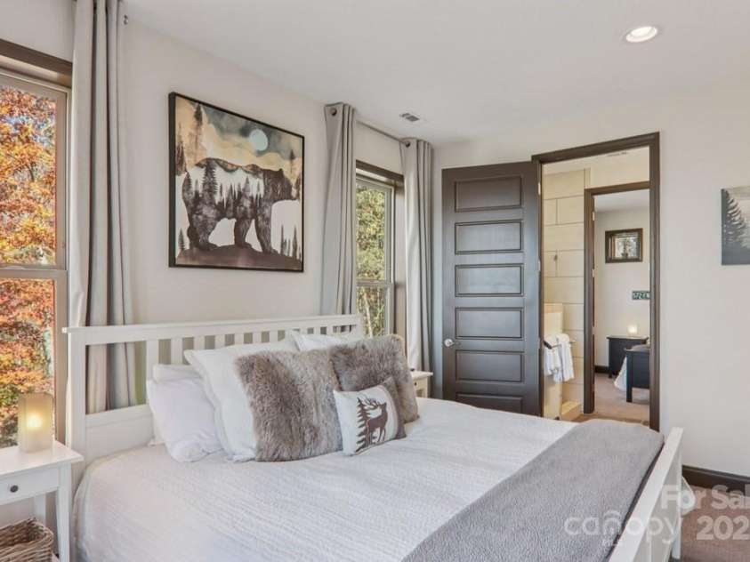 242 Crossview Drive, Bryson City, NC 28713.  MLS# CAR4320592, YatesRealty ID 4933. 