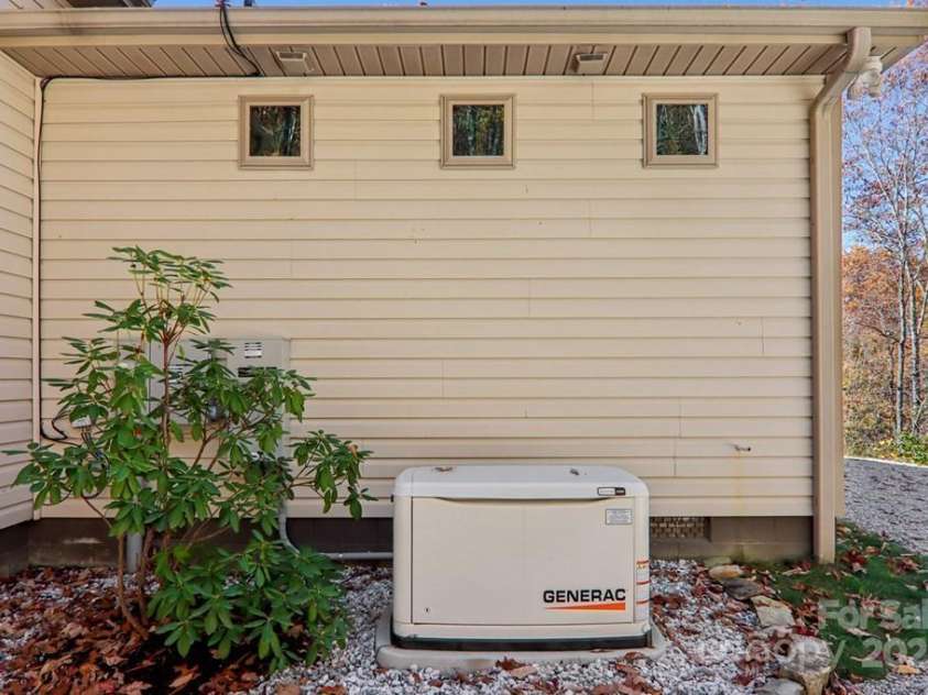 242 Crossview Drive, Bryson City, NC 28713.  MLS# CAR4320592, YatesRealty ID 4933. 