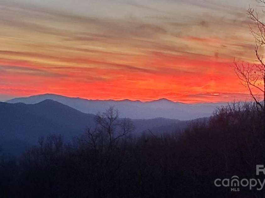 242 Crossview Drive, Bryson City, NC 28713.  MLS# CAR4320592, YatesRealty ID 4933. 