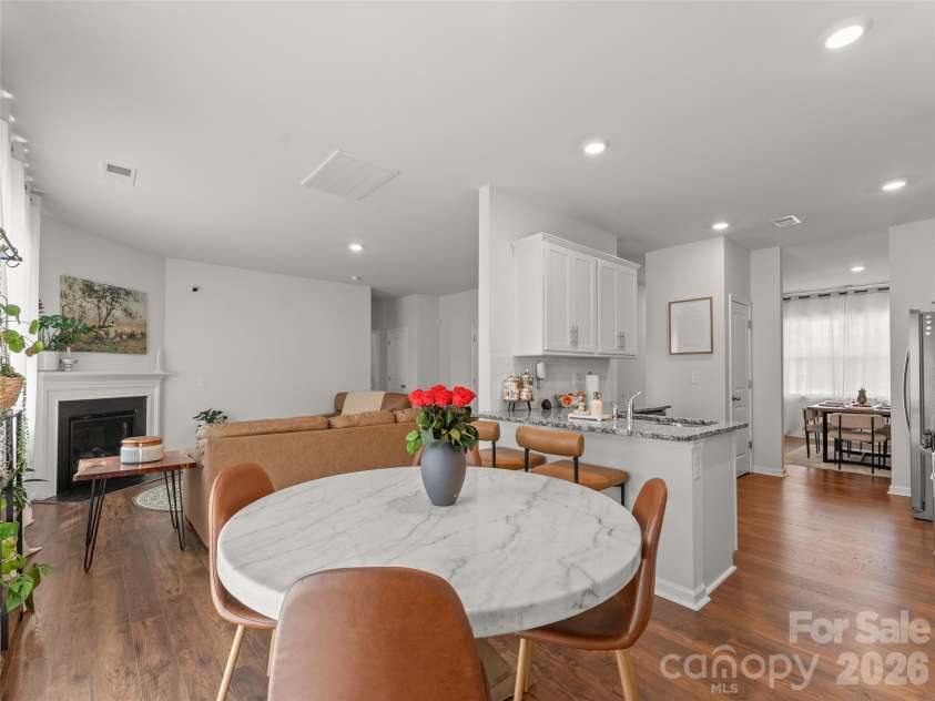 302 woodnettle Lane, Arden, NC 28704.  MLS# CAR4421462, YatesRealty ID 49330. Breakfast area into Kitchen