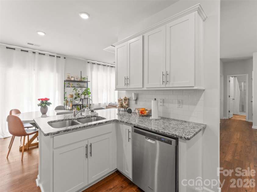 302 woodnettle Lane, Arden, NC 28704.  MLS# CAR4421462, YatesRealty ID 49330. Kitchen