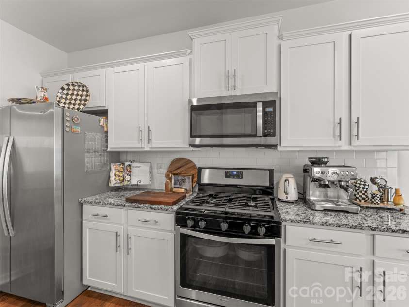 302 woodnettle Lane, Arden, NC 28704.  MLS# CAR4421462, YatesRealty ID 49330. Kitchen