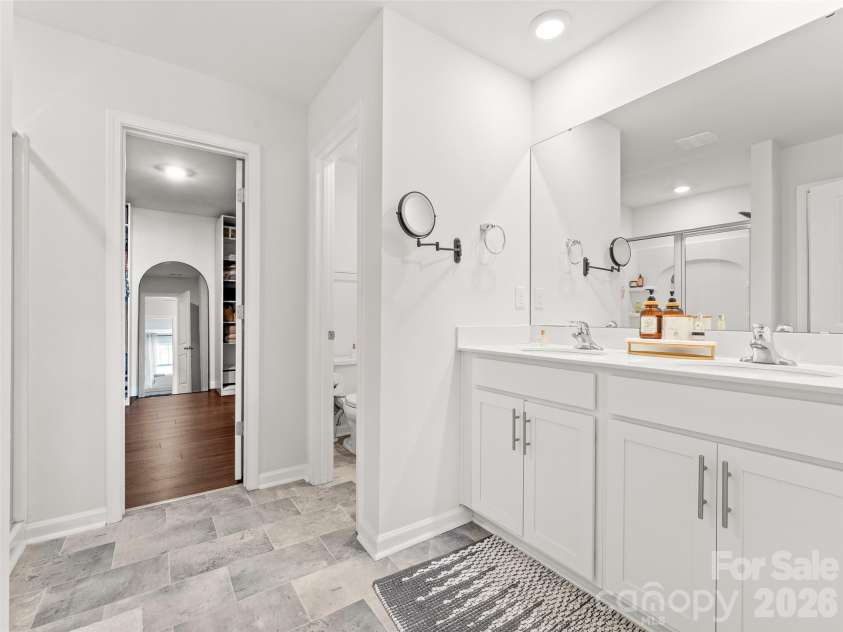 302 woodnettle Lane, Arden, NC 28704.  MLS# CAR4421462, YatesRealty ID 49330. Master bath